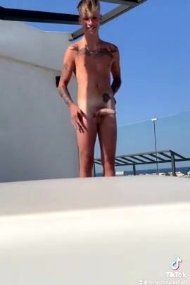 Tiktok杯挑战：你会选哪根肌肉干爹无套小鲜肉的鸡巴？