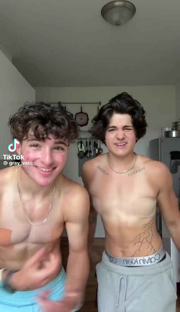 Hombre dulce tiktok ansía polla musculosa cruda a pelo