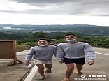 Tiktokでの若いゲイの愛