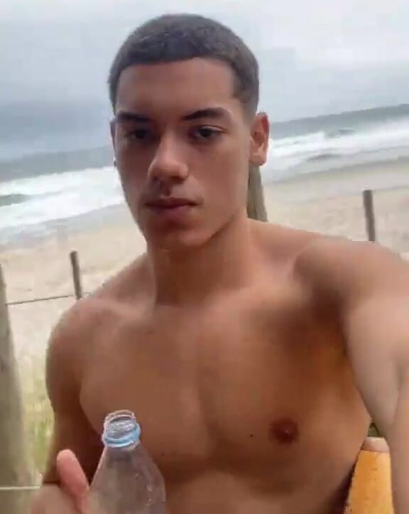 Bryan alves pinheiro अकेला