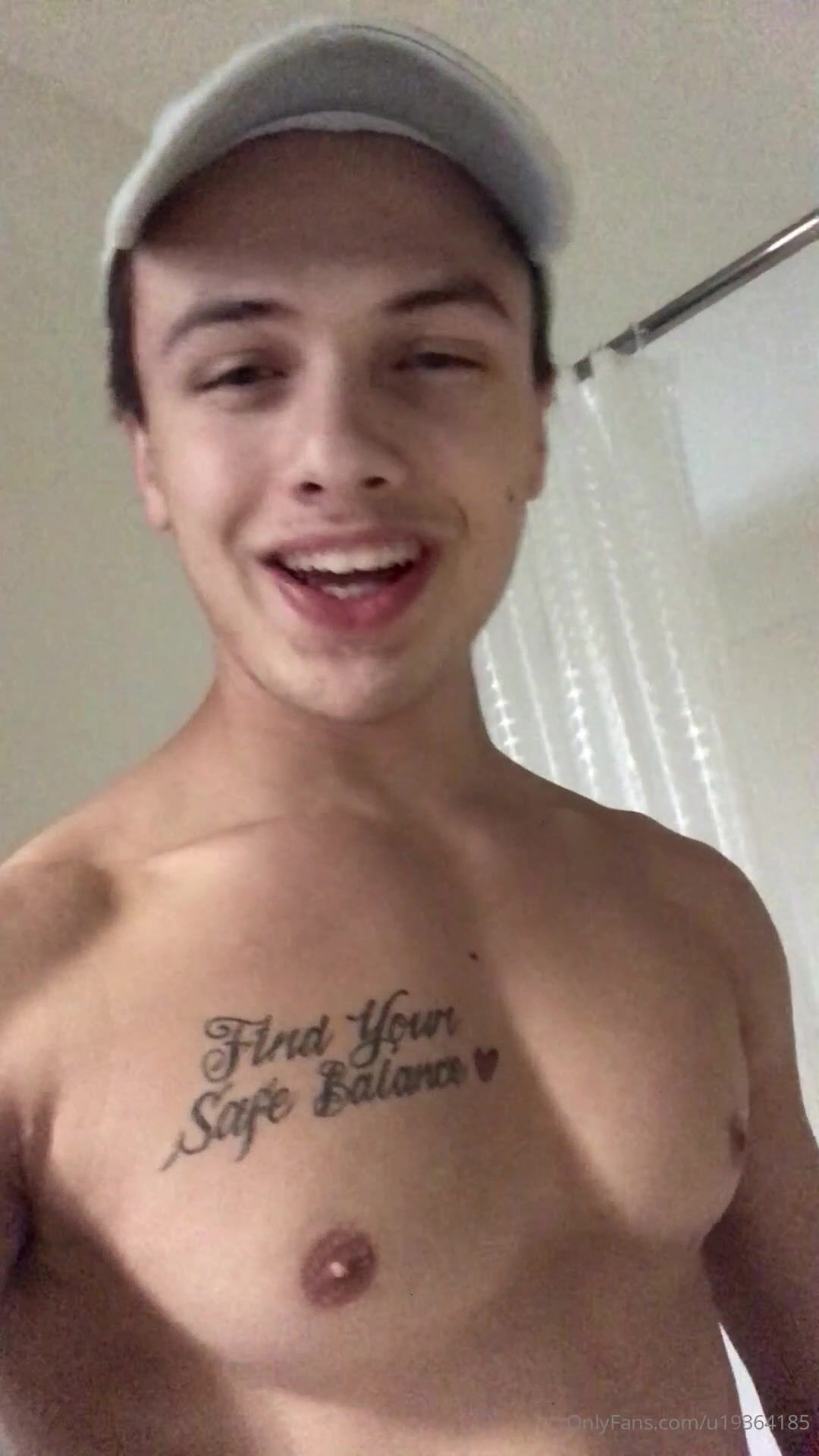El adolescente tj mea en la polla bareback del muscle daddy