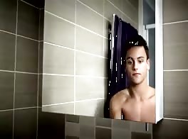 Tom daley drops his pants