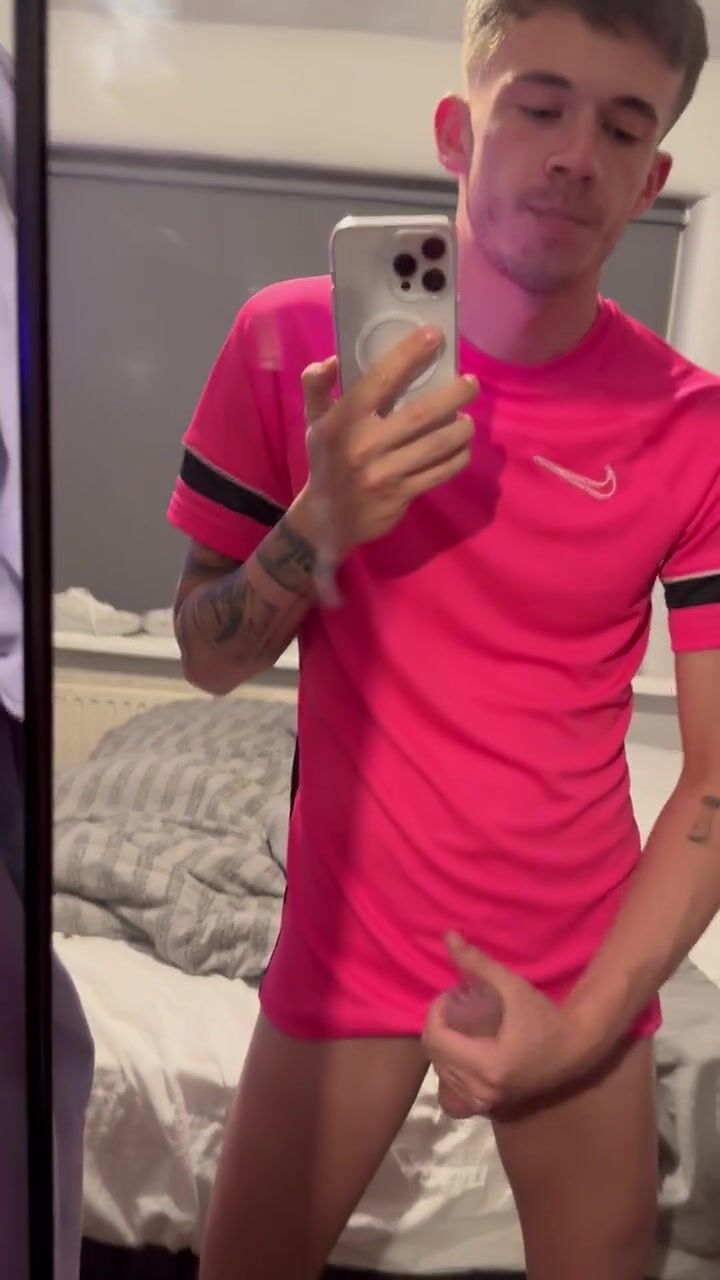 Solo twink tommy davison strokes cock