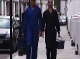 أبي عضلي ينيك شاباً بدون واقٍ
