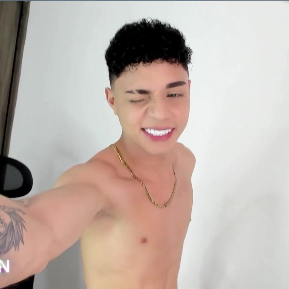Gay boy unloads on table