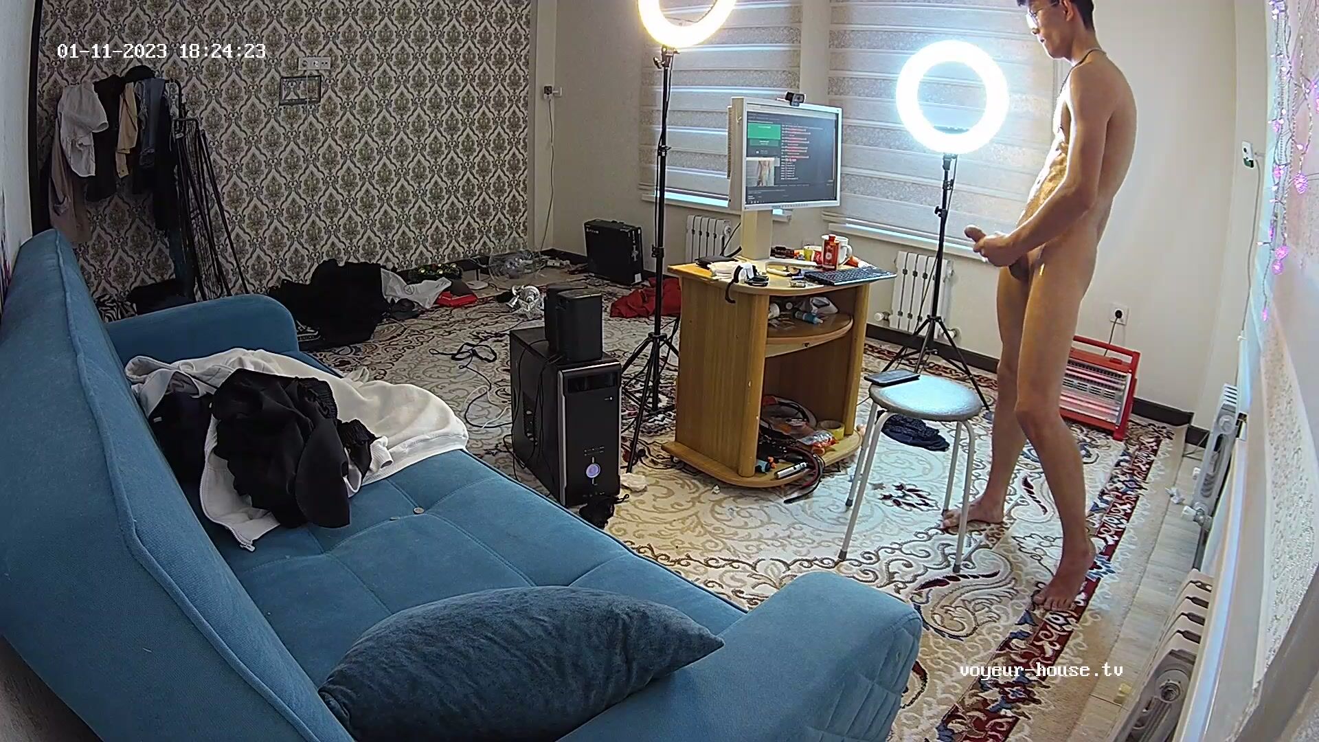 精瘦小鲜肉被监控偷拍
