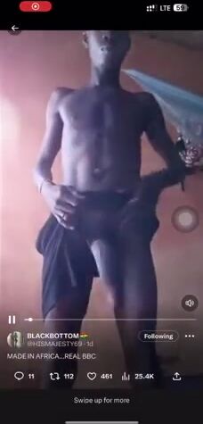 Papai musculoso fode o novinho de rola grande sem camisinha