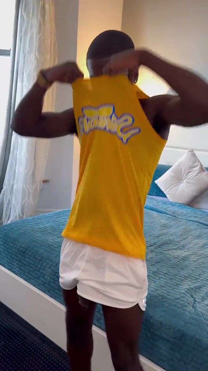 Adolescente musculoso perfeito papai sem camisinha pica