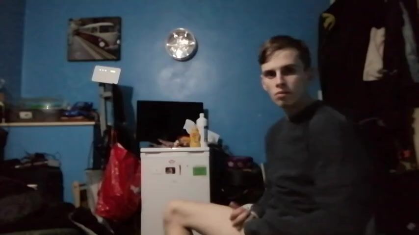 Chav jerks his track cock & cums hard
