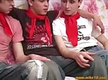 Trio d'ados gays porno originaux