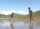 Amigos de verdad corrense afuera videos porno gay