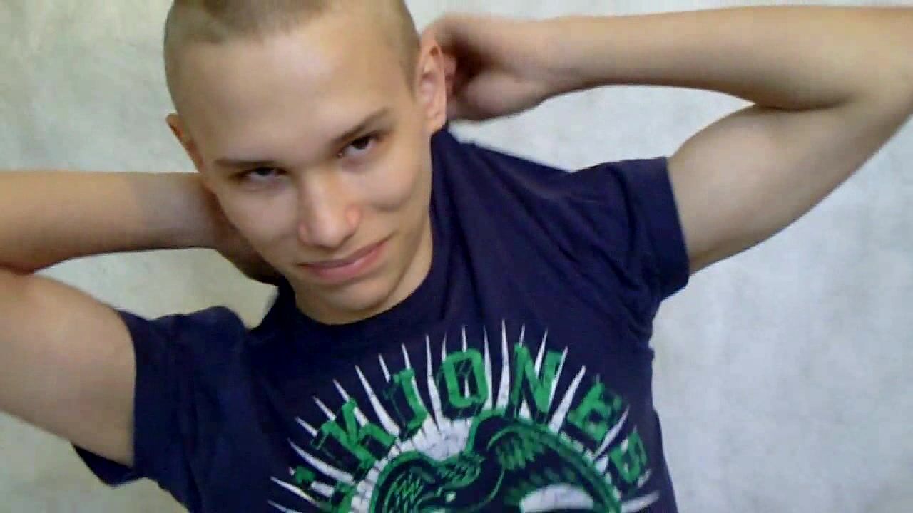 Heißer twink alton kommt in schwulen teenie-porno