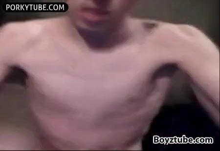 Twink fingers his hole until he cums