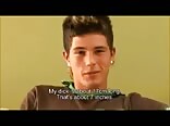 ゲイポルノ映画のオーディションに参加する若い男