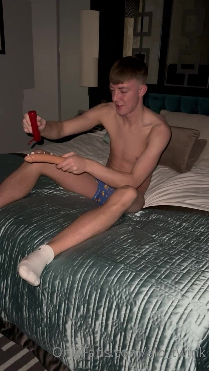 Twink-schwanz stopft enges arschloch