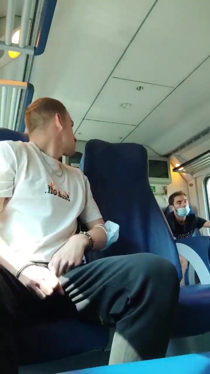 Twink cums quickly on a bus 323