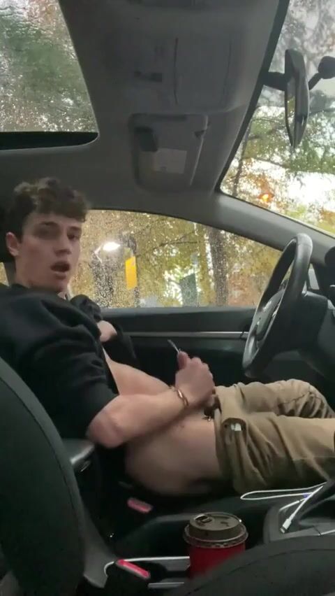 Twink's frantic wank in rainy car