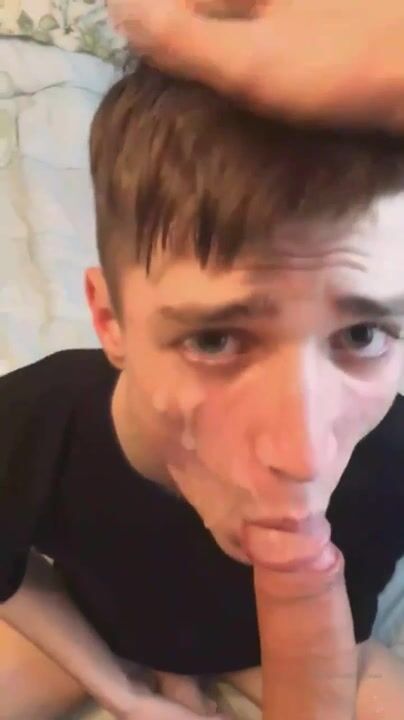 Uncut bwc unloads on twink face