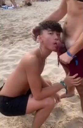 Twink blasjob am öffentlichen strand ohne abspritzen