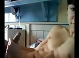 小鲜肉享受火热晨间打手枪时光
