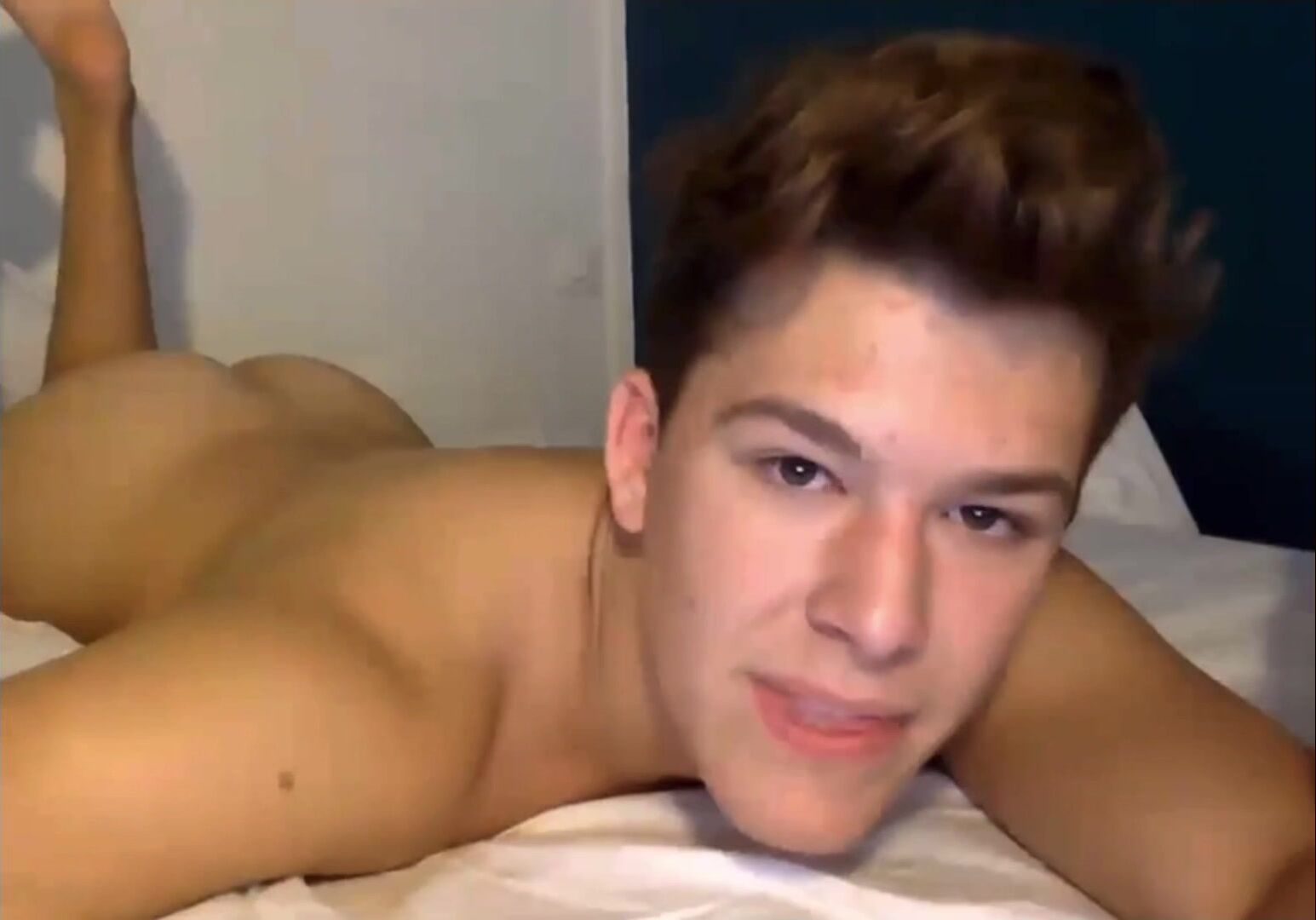 Twink love to show his hole. very cute boy