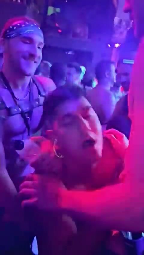 Dancefloor twink orgy