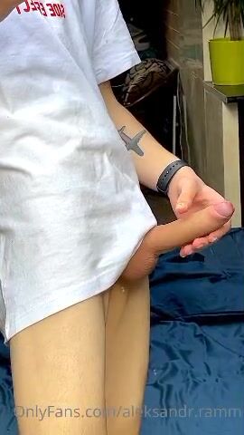 Chico flaco twink solo se calienta
