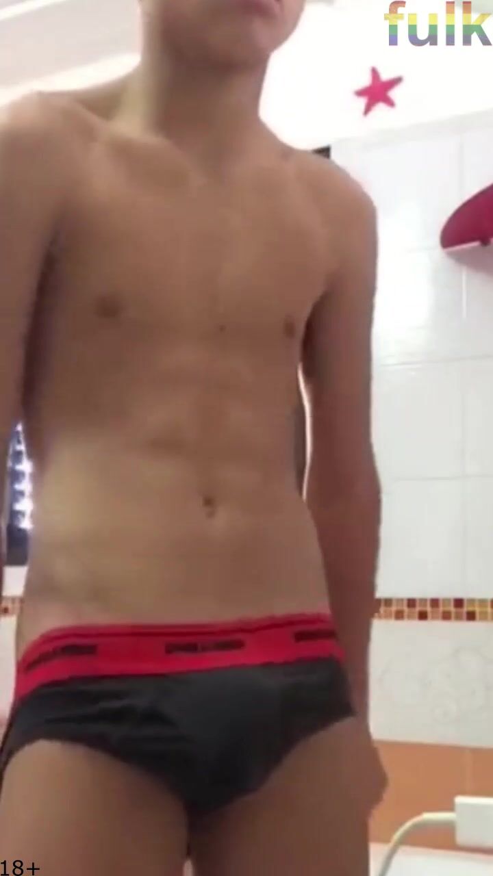 Twink solo in the bathroom