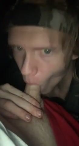 Twink lutscht freund schwanz ohne kondom