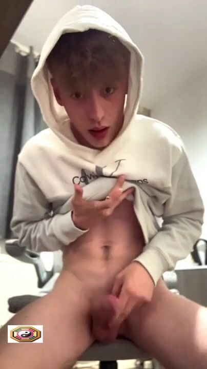 Ado se branle fort en cam 3