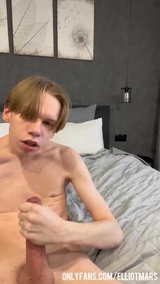 10inc twink self-sucks his cock