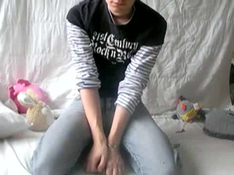 Emo twink puts on hot show