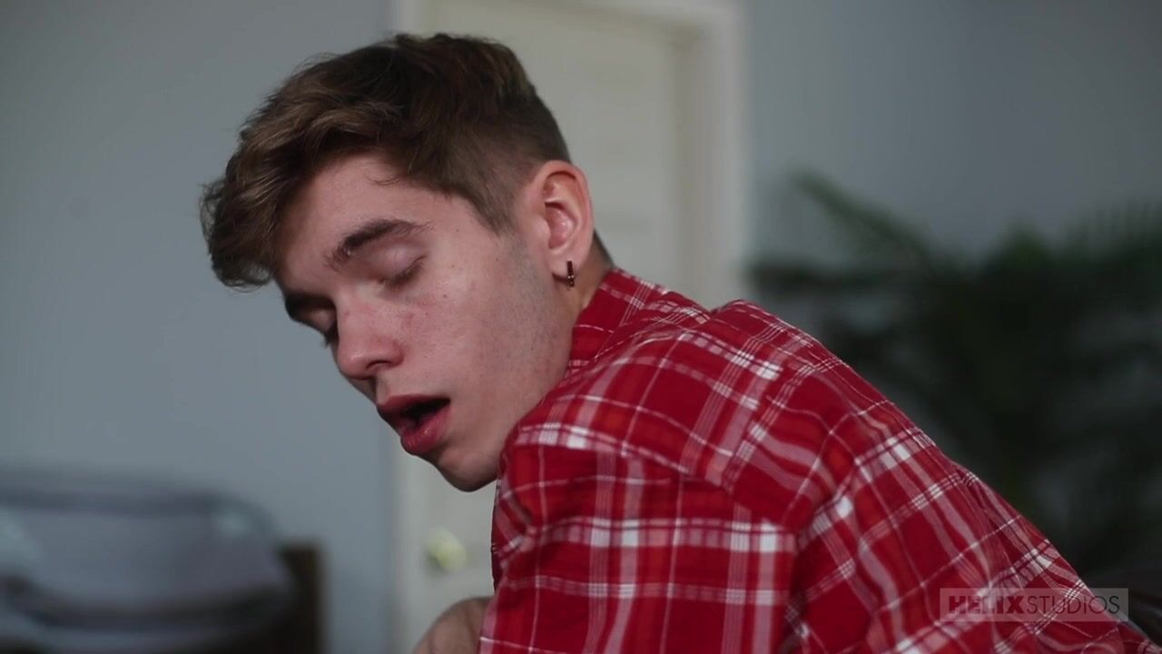 Twink couple flip-flop bareback cam show 17