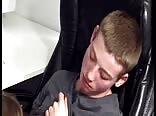 Twinks durchgenommen im schnittstudio schwulenporno