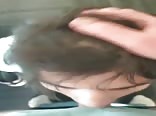 مراهق راكع يعبد زبًا صلبًا