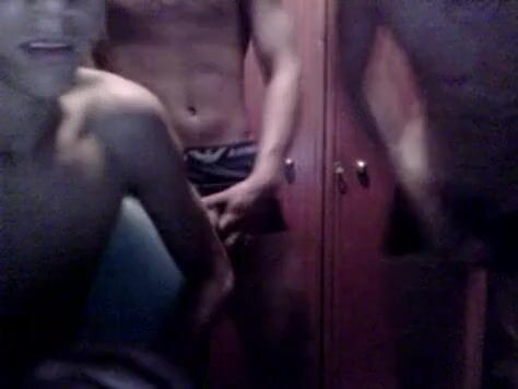 Twinks präsentieren schwänze vor der cam für jungen-liebhaber