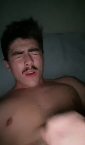 مفتوح لهذا الفتى