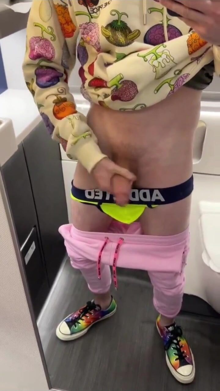 [twit] [405] watch me cum all over the first class airplane bathroo...