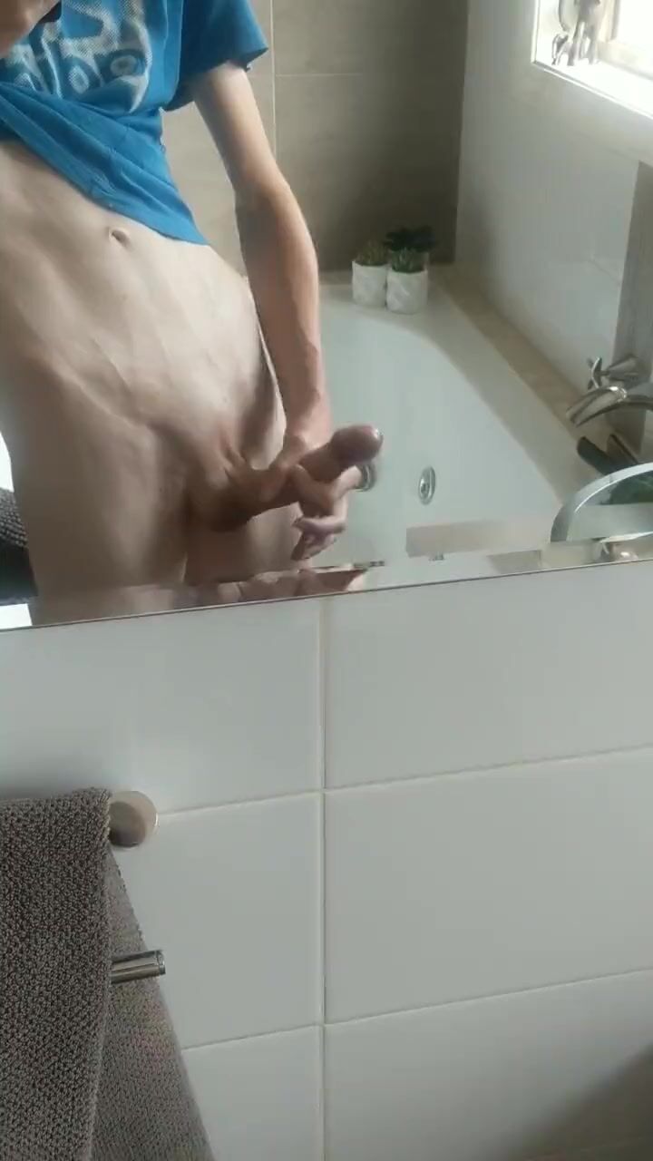Twink sprays cum ropes everywhere