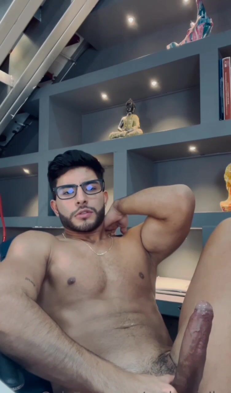 Garoto quente se masturba 8