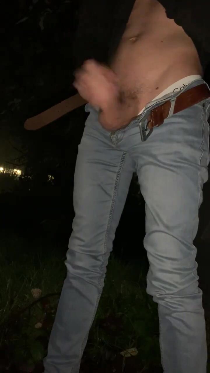 únete a mí afuera para un encuentro ardiente a lomo desnudo