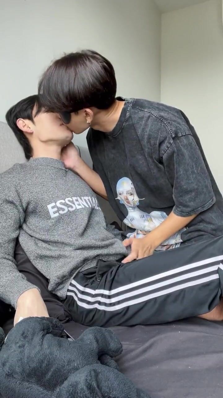 Adolescentes asiáticos juegan juego de amor con semen - porno de ch...