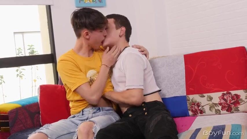 Dois amigos tentam primeira vez