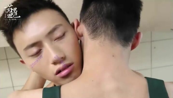 Young boys making out in kitchen - gay tube