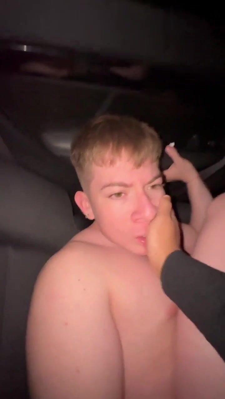 Uber driver punishes blond twink for non payment
