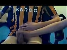 الفتى البريطاني أليكس يمص زب صديقه