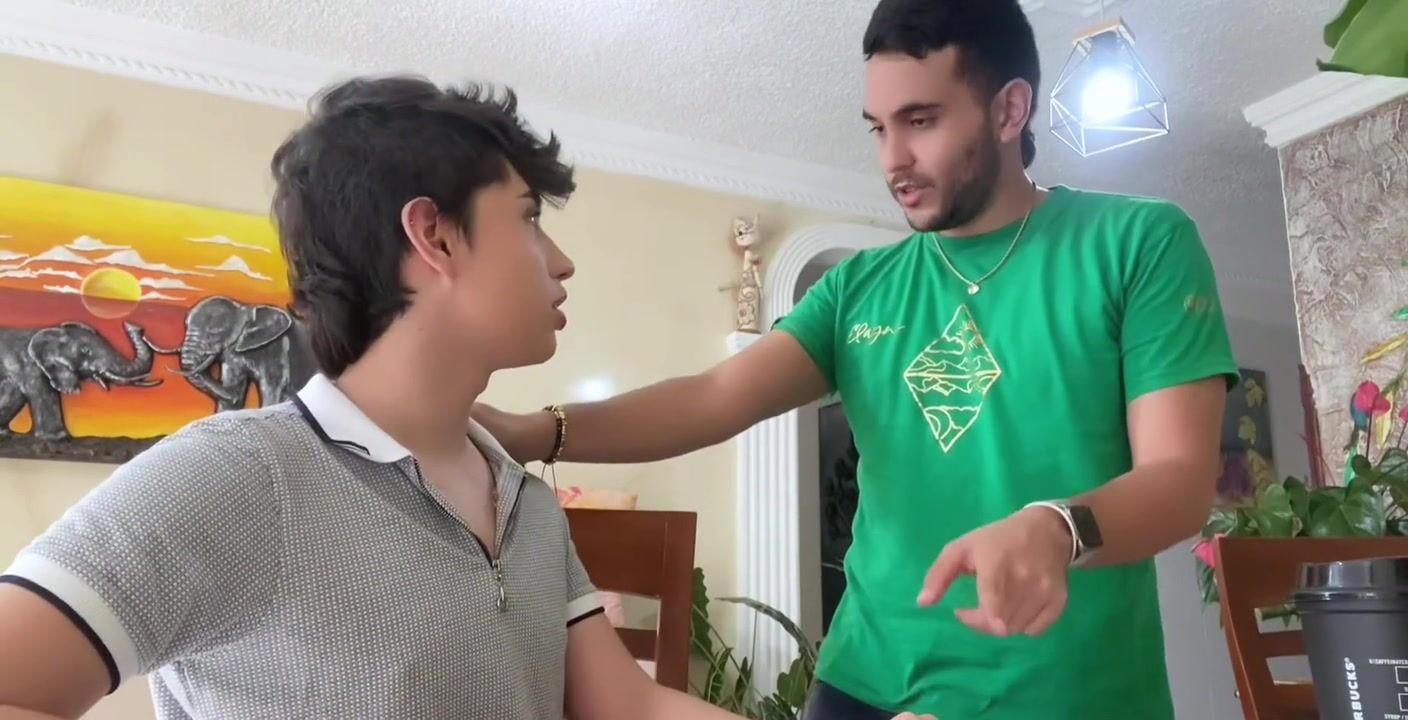 ♥ un professeur baise son étudiant il le paie avec des autocollants...