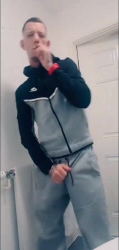 Chavy uncut pisser shows wet spot in joggers