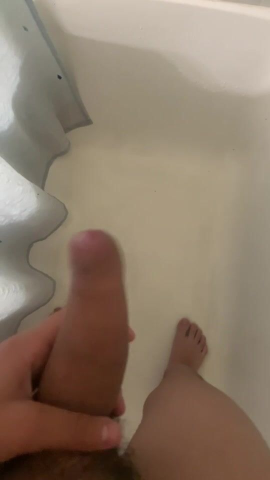 包皮無しのデカ少年見せる