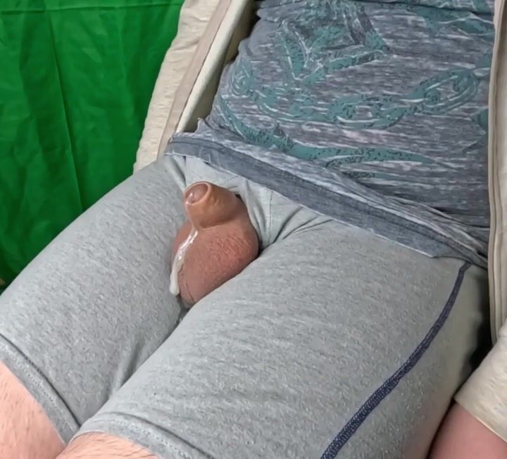 Uncut micropenis cums handsfree